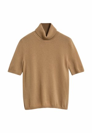 Kamelbrauner, kurzärmliger Rollkragenpullover mit geripptem Kragen, Bündchen und Saum, auf einem weißen Hintergrund präsentiert.
