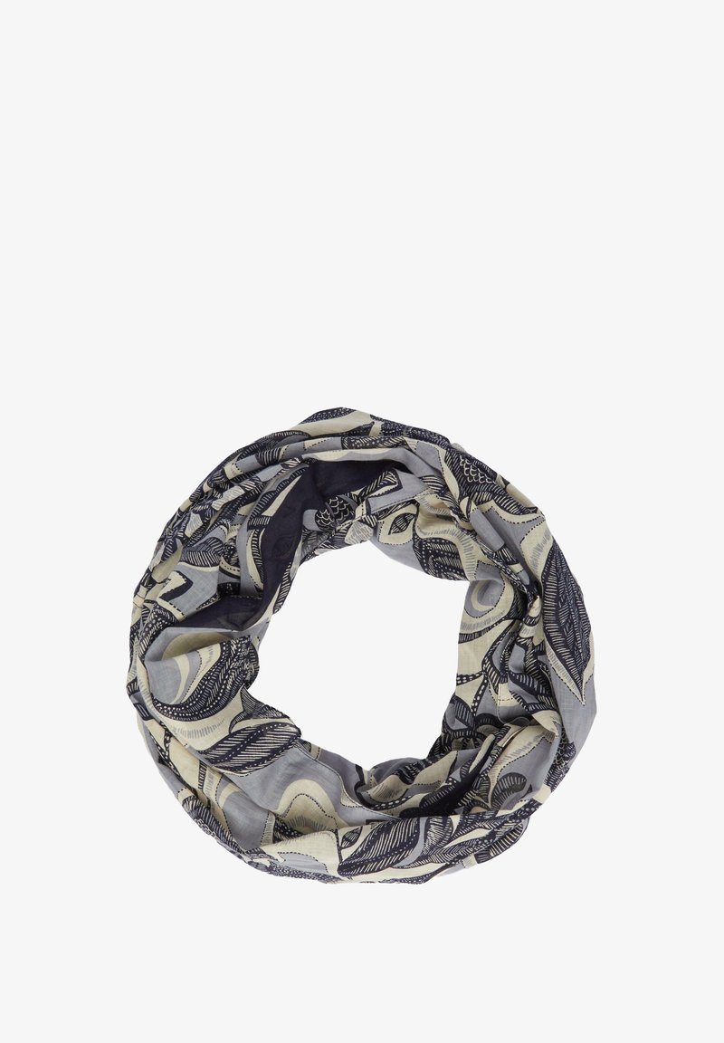 Scialle leggero grigio con motivi astratti di foglie nere e beige, disposto in un anello circolare su uno sfondo bianco.