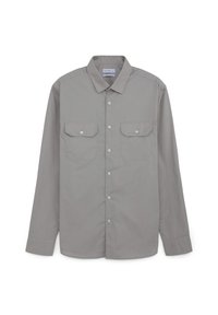 Hellgraues Langarmhemd mit Button-Down-Kragen, zwei Brusttaschen und durchgehender Knopfleiste. Glatte Textur und klassischer Schnitt.