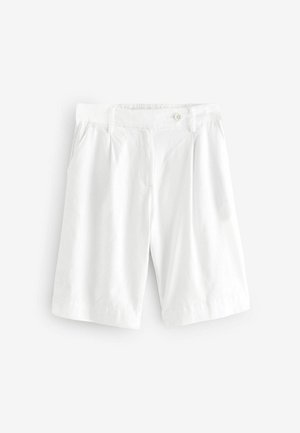 Shorts en coton blancs avec une fermeture à bouton, des poches latérales et une coupe décontractée. Le tissu a une texture lisse et des bords nets.