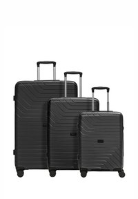 Trois valises rigides noires de tailles petite, moyenne et grande, chacune avec quatre roues et des poignées téléscopiques extensibles.