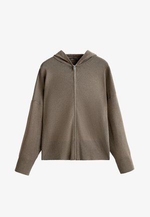 Kapucnis, zipzáras pulóver tompa olívazöld színben. Puha kötött anyagból készült, bordás mandzsettákkal és aljjal, laza szabással és minimális részletezéssel.