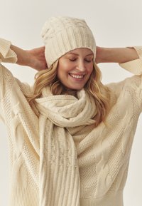 TATUUM VOLISA SET - Sciarpa - cream white