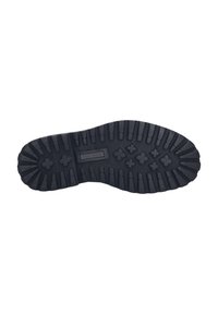 Suola di scarpa in gomma nera con scanalature profonde, caratterizzata da un motivo testurizzato e un'etichetta con il marchio. Punta arrotondata e lugs prominenti per la trazione.