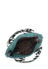 Teal handtas met een gestructureerde buitenkant, rits sluiting en zwart-witte gestreepte handvaten. Het interieur heeft een donkere stof met roze stippen.