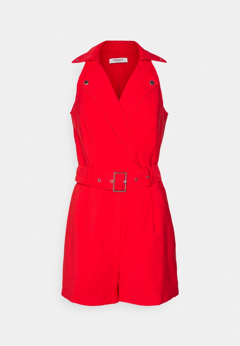 Combinaison rouge vif sans manches avec ceinture, col à large revers et boutons pression argentés sur les épaules avant.