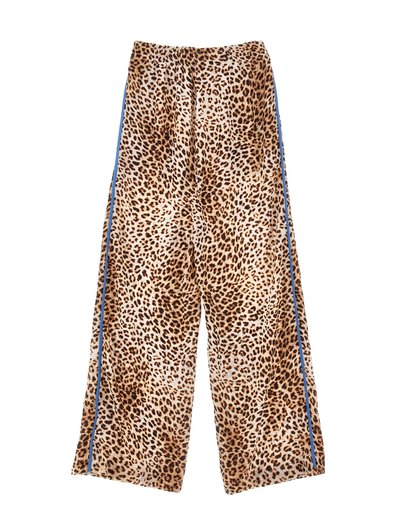 Pantalones de pierna ancha con estampado de leopardo y una franja lateral azul, confeccionados en un tejido suave. Cintura elástica. Presentan una textura suave y un diseño fluido.