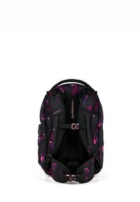 Zaino nero con motivo floreale in rosa e viola, spallacci regolabili, schienale imbottito e fibbia anteriore per una chiusura sicura.