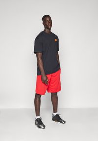 Nike Performance TEE PHOTO - T-shirt print - black