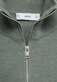 Mango WITH ZIPPER COLLAR - Jersey de punto - green