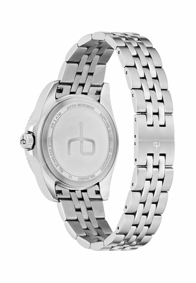 Roostevabast terasest käekell metallist lüli rihmaga, nähtav tagakülg, millele on graveeritud spetsifikatsioonid, ning logo pannal ja kroonil.