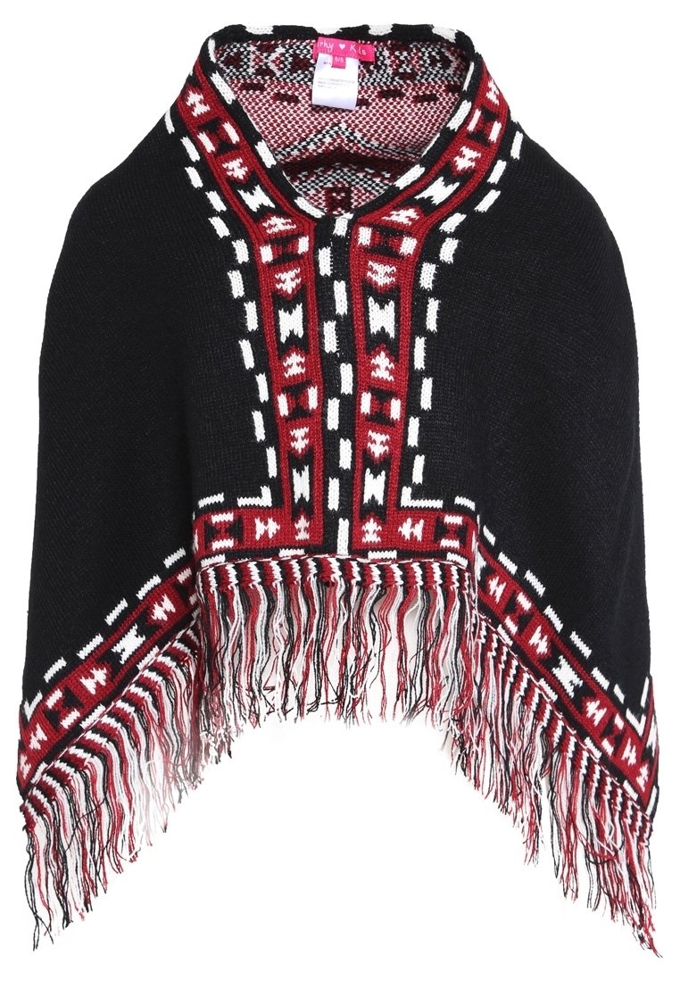 Černý pletený pončo s červenými a bílými geometrickými vzory a třásněmi podél spodních okrajů, s výstřihem do V.
