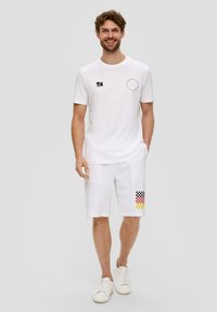 s.Oliver RELAXED BERMUDA biały