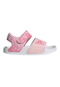 Chancla rosa con una tira texturizada y veteada, y un cierre de velcro ancho. Presenta una suela blanca con acentos estriados. Logotipo de Adidas en el costado.