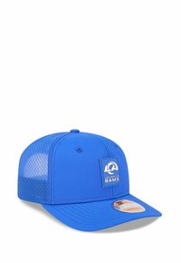 Blaue Kappe mit einem Netzrücken, flacher Krempe und einem Logo-Patch der Los Angeles Rams. Strukturiertes Design mit sichtbaren Nähdetails.