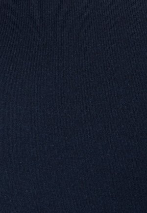 Tissu bleu marine avec une texture côtelée, présentant des lignes verticales fines et régulières. Matériau doux et extensible adapté aux vêtements.