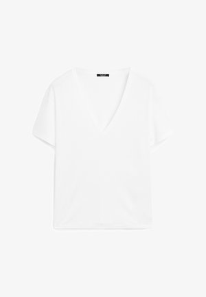 Weißes, kurzärmliges V-Ausschnitt-T-Shirt. Hergestellt aus einem glatten Material mit lässiger Passform und ohne Muster. Einfaches Design mit klaren Linien.