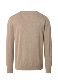 Beżowy sweter z miękkiej, teksturowanej tkaniny, z okrągłym dekoltem i długimi rękawami, z prążkowanymi mankietami i obszyciem.