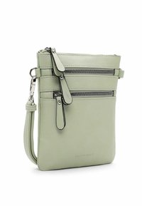 Grüne Leder-Umhängetasche mit zwei Reißverschlussfächern, strukturierter Oberfläche, silberner Hardware und einem verstellbaren Trageriemen.