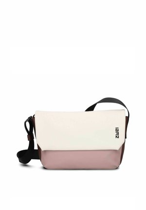 Sac bandoulière avec une partie supérieure crème, une section inférieure rose pâle, et des accents marron foncé. Comprend une sangle ajustable et une fermeture éclair.