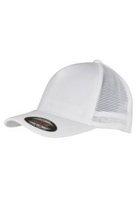 Weißer Baseballcaps mit einem soliden Vorderteil und Netzseiten, ausgestattet mit einem gebogenen Schirm und einem schwarzen Etikett auf der Innenseite.