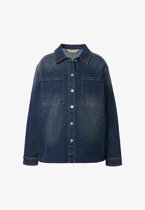 Czarna dżinsowa kurtka z dwoma przednimi kieszeniami, zapięciem na guziki i kołnierzem. Gładka tekstura z lekko wyblakłym wykończeniem.