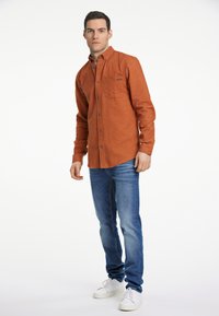 Lindbergh BRUSHED LS - Camicia - burnt orange
