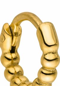 Goldfarbener Metallring mit einer strukturierten, perlenartigen Oberfläche und einem glatten, geschwungenen Verschlussdesign. Reflektierende Oberfläche mit ausgeprägten, runden Akzenten.
