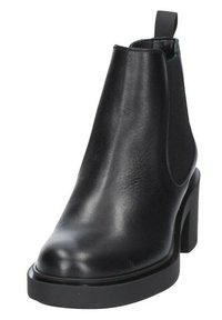 Stivale Chelsea in pelle nera con punta arrotondata, pannelli laterali elasticizzati e tacco chunky. Texture liscia e dettagli hardware minimali.