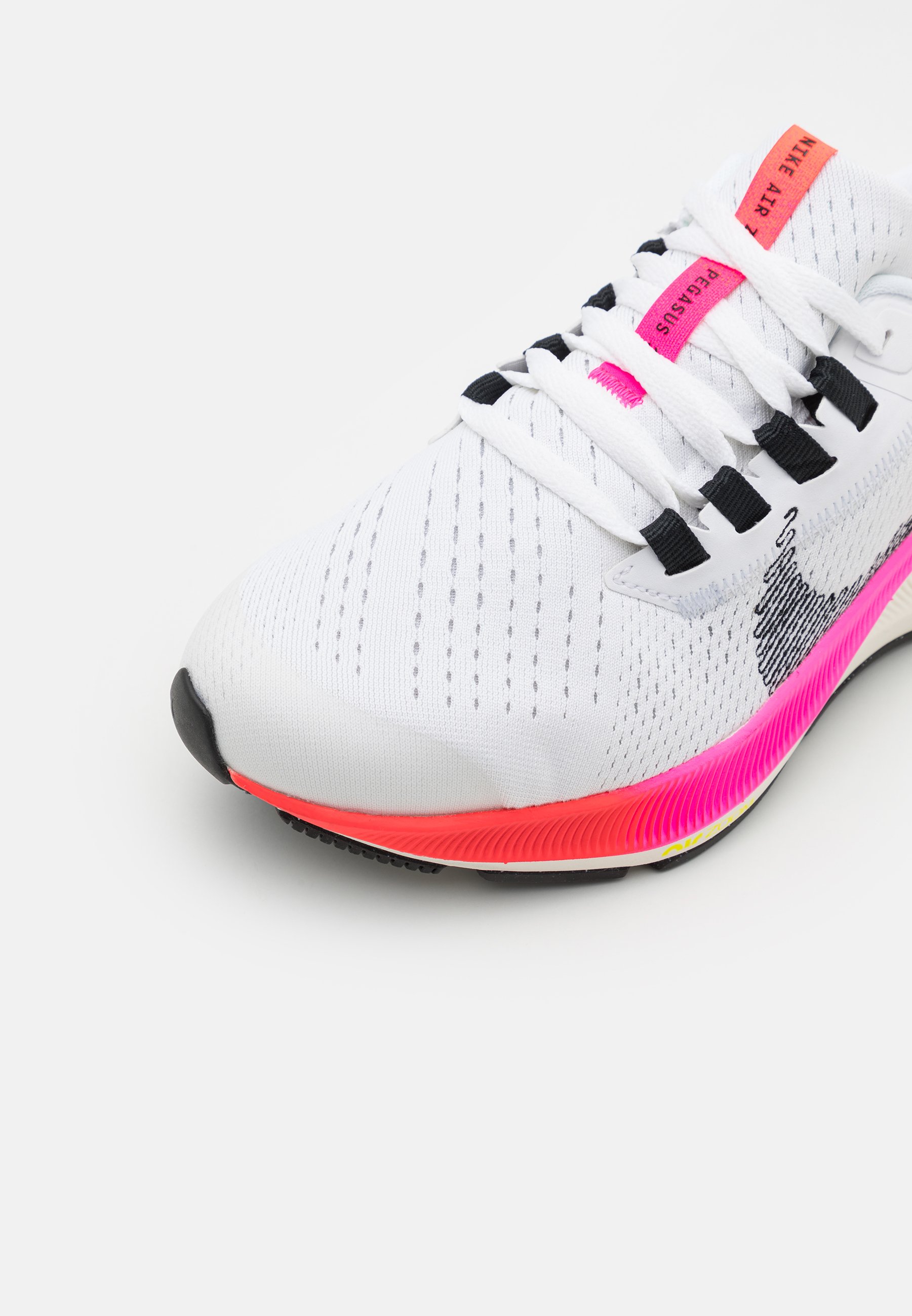 AIR ZOOM PEGASUS 38 - Hardloopschoenen neutraal - white/black/football grey/pink blast AIR ZOOM PEGASUS 38 - Hardloopschoenen neutraal - white/black/football grey/pink blast