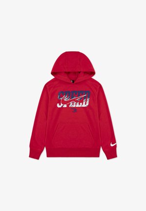 Felpa rossa con cappuccio, con la scritta "SPEED" e il logo Nike a forma di baffo sul petto, tasca a marsupio frontale e baffo bianco sul polsino sinistro.