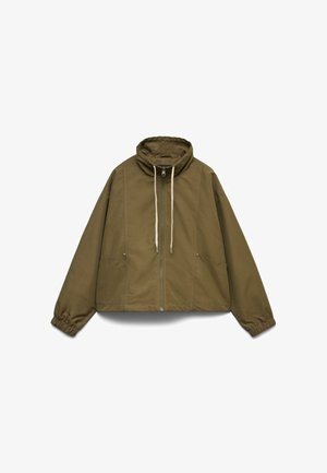 Veste zippée vert olive avec col montant, cordons blancs, manches longues avec poignets élastiques et deux poches avant.