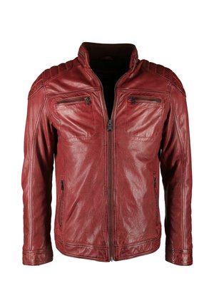 Rode leren jas met een hoge kraag, ritssluiting aan de voorkant en vier ritszakken. Bevat gestructureerde schouders en een gladde afwerking.