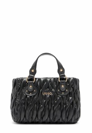 Sac à main noir avec une texture matelassée, doté de deux poignées rondes, de quincaillerie dorée et d'un logo. Design compact avec une forme structurée.