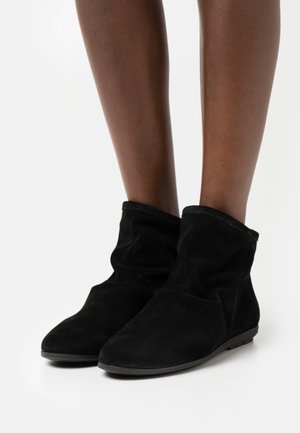 Mis Pepas, Bottines - black