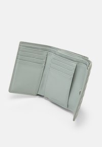 Calvin Klein MINI QUILT SMALL TRIFOLD - Portafoglio - pigeon