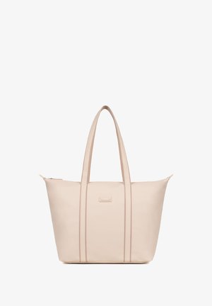 Beige shoppertas met lange, platte handvatten, een gladde textuur, ritsluiting en twee verticale naden aan elke kant. Beschikt over een subtiele logodetail.