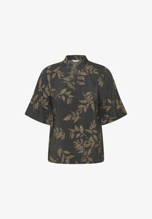 Camisa negra de manga corta con patrón floral dorado, la tela tiene una textura suave, presenta un cuello alto y un ajuste relajado.
