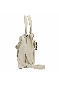 Sac à main en cuir beige avec deux poignées supérieures, sangle d'épaule réglable et quincaillerie en argent. Présente une texture lisse et un design minimaliste.