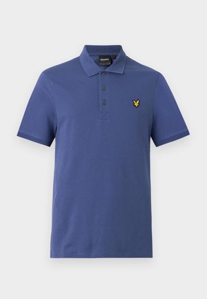 Modrá polokošeľa s krátkymi rukávmi, tromi gombíkmi a malým žltým vyšívaným logom orla na ľavej strane hrudníka.