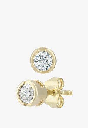 Kuldne kõrvarõngad koos ümmarguste selgete teemantidega, mis on paigutatud ringikujulisse kuldse pannile, millel on tekstuuriga pind ja turvaline postitüki kinnitusega tagakülg.