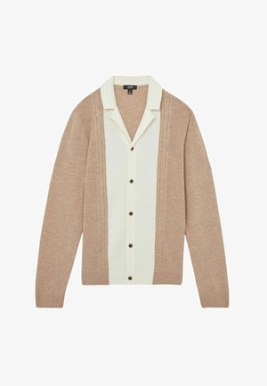 Strickjacke mit beigem Körper und weißem Mittelteil. Verfügt über einen Kragen, eine Knopfleiste und strukturierte Seitenpanels.