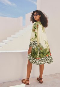 Next SPLICED LONGLINE KIMONO  - Poncho - green tropical
