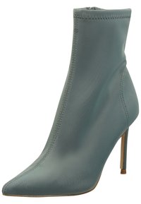Stivale alla caviglia con punta appuntita in morbido materiale blu testurizzato. Presenta un tacco a stiletto alto e un design senza cuciture con accenti di cucitura delicati.