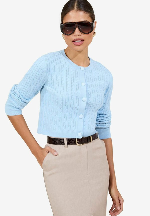 REGULAR FIT - CABLE KNIT BUTTONED SHORT - Strickjacke