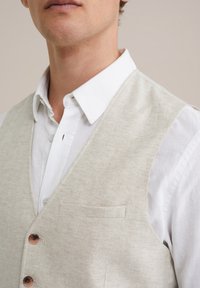 Thumbnail Image 4