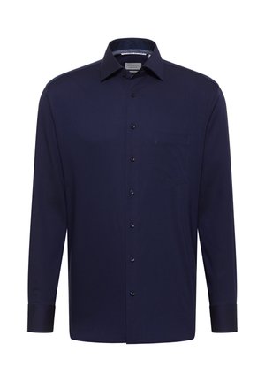 Camicia a maniche lunghe blu navy in tessuto liscio, con chiusura frontale con bottoni, colletto a punta e una tasca sul petto.