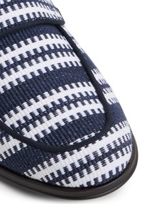 Thumbnail Image 6