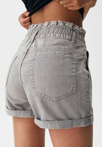 PULL&BEAR Shorts di jeans - light grey