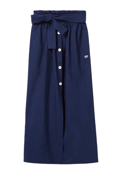 Jupe en lin marine avec une large taille, ceinture en tissu, fermeture à boutons sur le devant et poches latérales. Présente un détail de taille froncée.